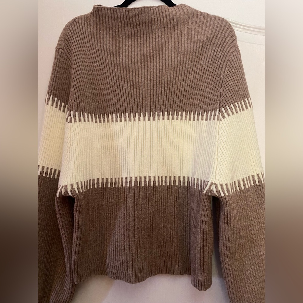4SI3NNA Brown and Cream Ribbed Crewneck Sweater